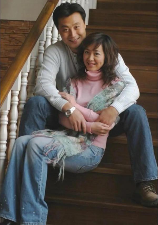 任程偉：妻子陪我住地下室7年，成名後更把妻子當成寶