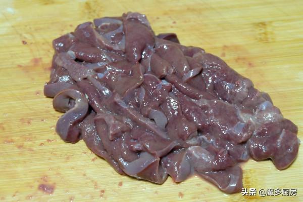 晚上炒了一盤豬肝,好吃到流口水,鮮香嫩滑無腥味,做法簡單 晚上炒了一盤豬肝,好吃到流口水,鮮香嫩滑無腥味,做法簡單