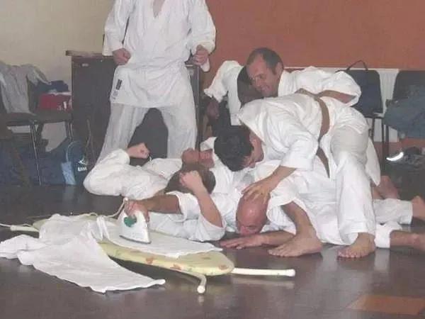 外國人少的原因！有種運動叫做極限熨燙衣服