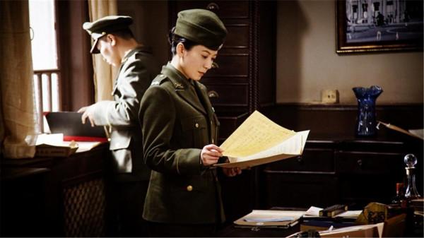 濃妝豔抹就別演軍人了!這8位女星告訴你,什麼才是颯爽英姿 濃妝豔抹就別演軍人了!這8位女星告訴你,什麼才是颯爽英姿