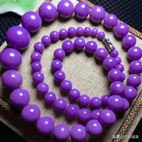 價值1800萬的一串天價葡萄,不能吃,只能用來當擺設 價值1800萬的一串天價葡萄,不能吃,只能用來當擺設