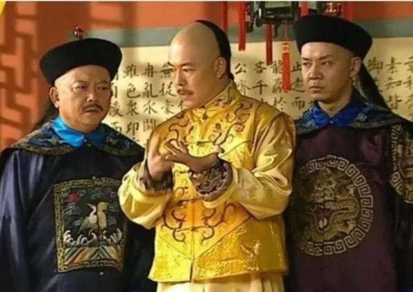 和珅被捕入獄，臨死前囑託隔壁囚犯說：你出去後幫我辦件大事