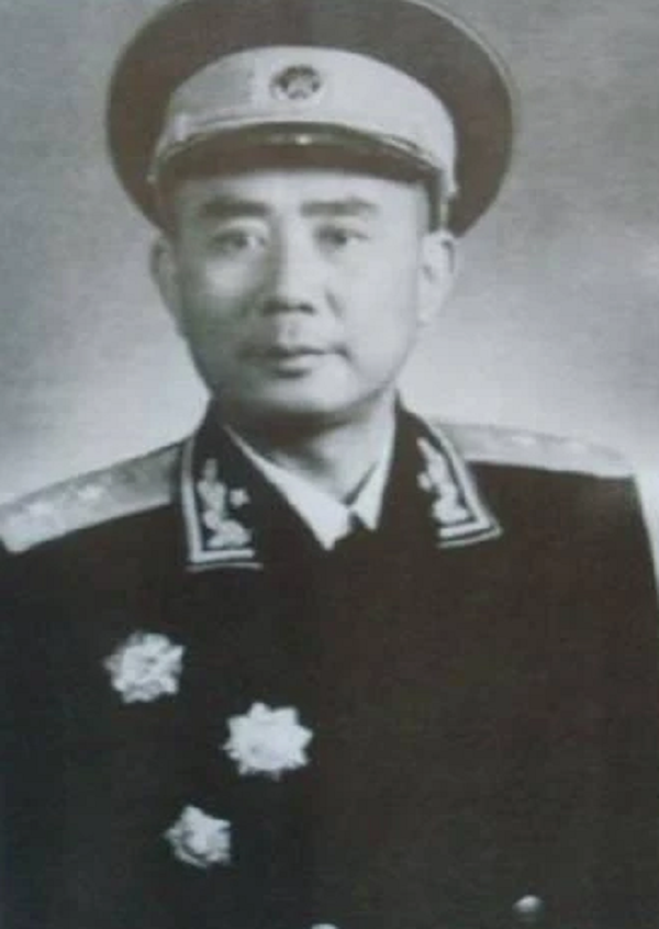 殺害譚甫仁中將的兇手飲彈斃命，為何82天后保衛部部長選擇自縊？