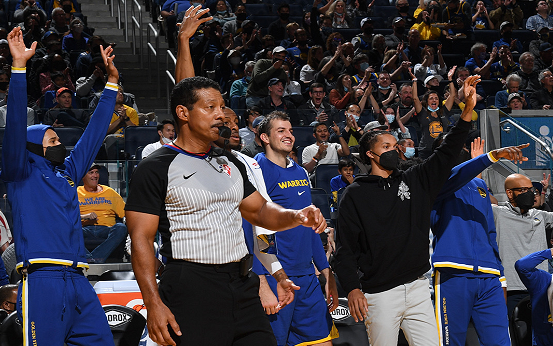 21分大勝！勇士輕取雷霆，庫裡三節20分創紀錄，追夢格林準三雙