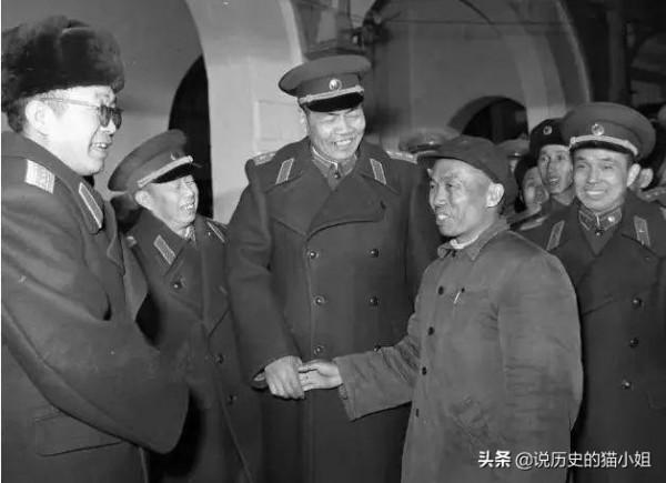 他是毛主席的保鏢，被授上將，兒子也優秀，是上將，還官至副國級