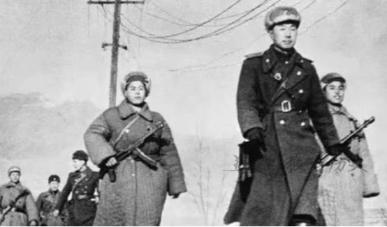 1947年土匪偷襲，我軍數名高階幹部犧牲，毛主席下令槍斃護衛員