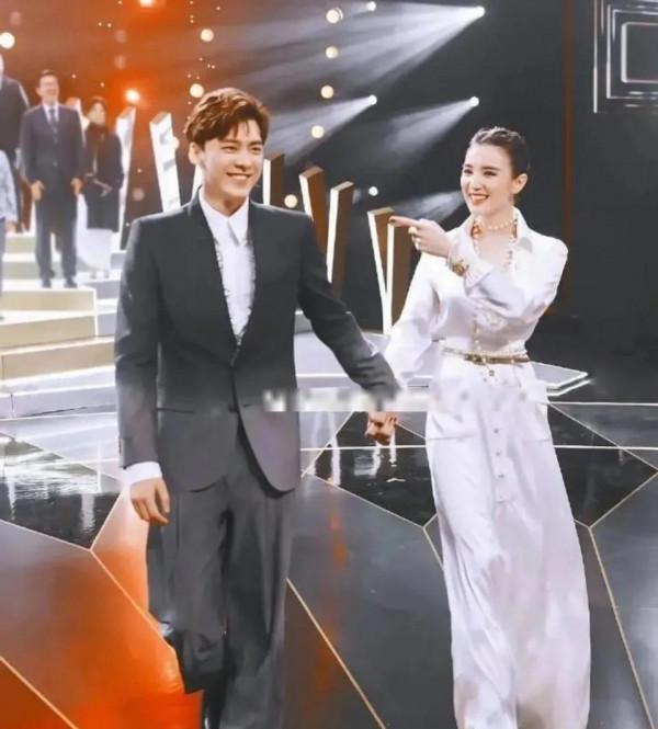 陳坤扶鞏俐同框真“豪門姐弟”即視感,細數明星養眼同框 陳坤扶鞏俐同框真“豪門姐弟”即視感,細數明星養眼同框