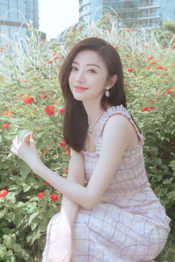 中秋小長假跟著周也歐陽娜娜變身時髦精