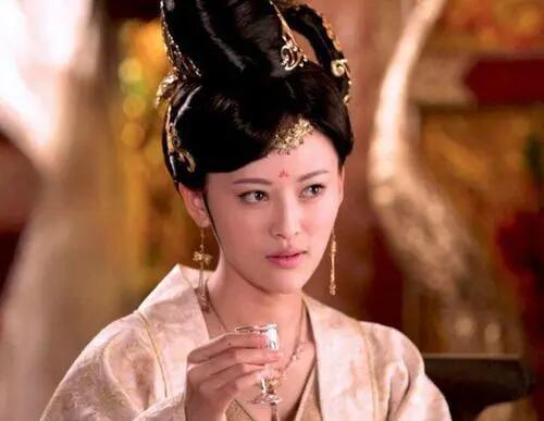 民間故事:兒子被誣不孝將被斬首,府尹讓母親買棺查明真正惡人 民間故事:兒子被誣不孝將被斬首,府尹讓母親買棺查明真正惡人