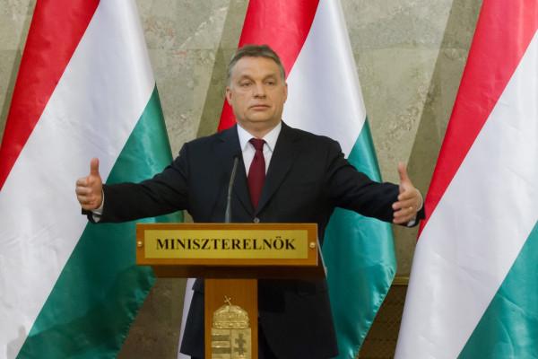 多次力挺中國，匈牙利總理面臨下臺危機，美歐正聯手發起顛覆行動