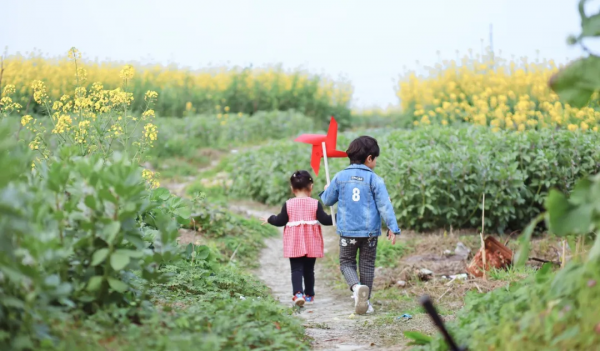 看到這對母子飯桌上的一幕,才明白為什麼有的男孩註定受歡迎 看到這對母子飯桌上的一幕,才明白為什麼有的男孩註定受歡迎