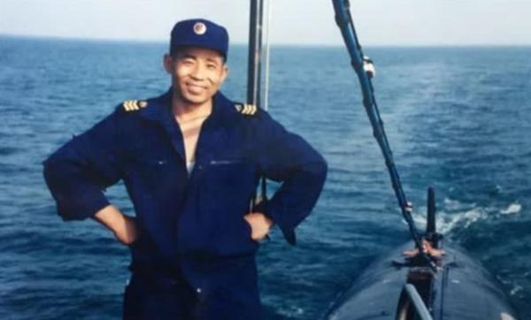 上陣父子兵！潛艇兵王王昌來服役35年，兒子是他的“頂頭上司”