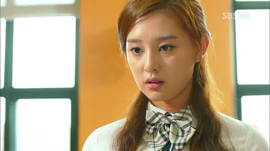 “天然女神”金智媛：顏值絲毫不輸宋慧喬，如今廣告接到“手軟”