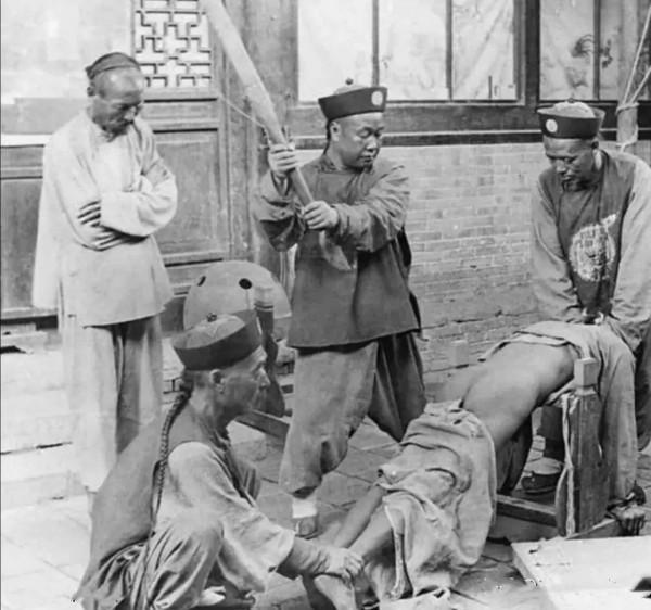 老照片中的清朝末年:慈禧太后葬禮極盡奢華,有人一生只洗一次頭 老照片中的清朝末年:慈禧太后葬禮極盡奢華,有人一生只洗一次頭