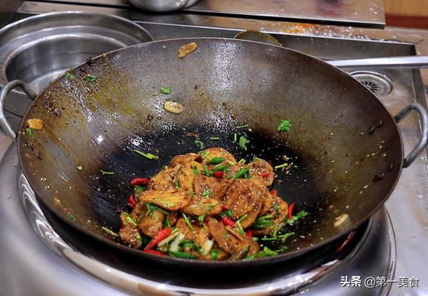 比烤肉還好吃的孜然土豆片，香辣軟糯，開胃又下飯，一盤不夠吃