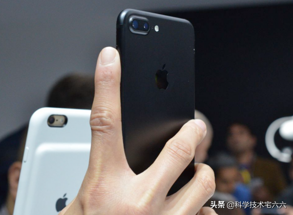 iPhone不安全了？新法案允許蘋果使用者安裝第三方商店軟體