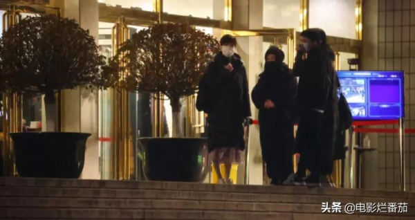 春晚五次聯排：趙麗穎緊身褲吸睛，沈騰眼神犀利，張小斐知性俏皮