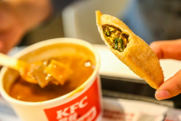 蜜雪冰城燴麵、肯德基胡辣湯、張仲景咖啡，花式跨界的邏輯是什麼