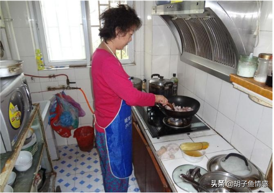 保姆表白僱主，72歲大爺果斷拒絕：做好自己的工作，不要越了界限