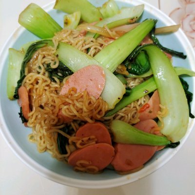 幾分鐘搞定炒泡麵，一步就搞定