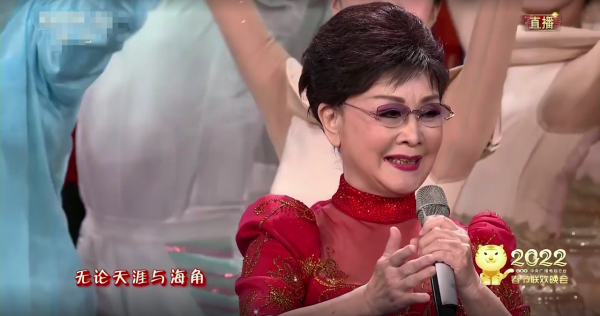 央視春晚笑點多：賈玲衣服能掃福，沈騰撞臉湯姆貓，鄧超放飛自我