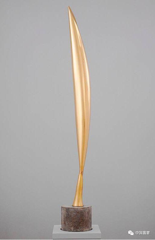 具象在左，抽象在右