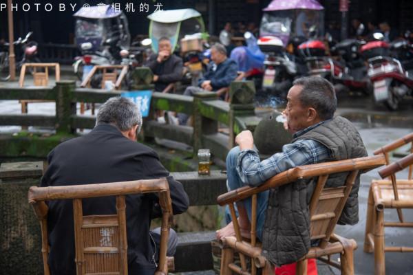 姜公墳前喝清茶,是德陽人的安逸,還是德孝城的包容 姜公墳前喝清茶,是德陽人的安逸,還是德孝城的包容