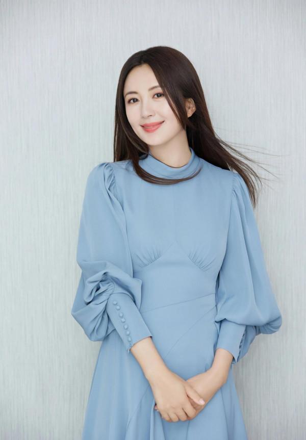 演員楊童舒，34歲在劇組意外懷孕，老公只是一個普通生意人