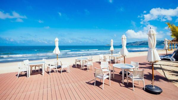 這裡享有“中國馬爾地夫”的美稱 蔚藍的地間沐浴陽光，飽覽海景