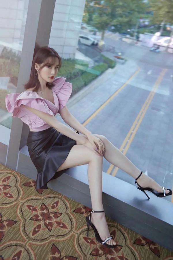 李沁 甜美溫柔 如清泉