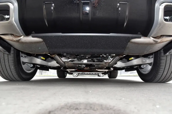 百公里油耗2.7L，能夠6.3秒破百，攬勝運動版PHEV強不強？