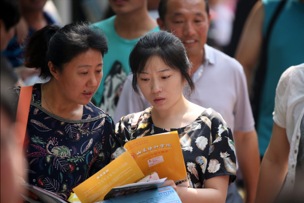 家裡沒資本和人脈的學生，儘量別選這4類專業，當心“就業無門”