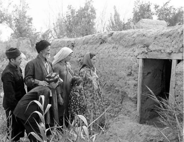 庫爾班騎驢去北京,毛主席給了他一塊條絨布,他做成衣服世代傳承 庫爾班騎驢去北京,毛主席給了他一塊條絨布,他做成衣服世代傳承