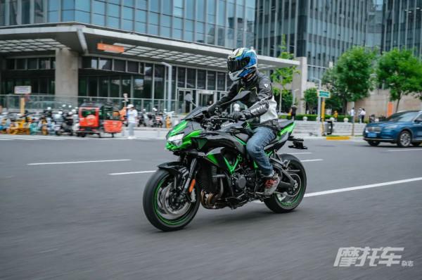 車評:“咻咻”!欲罷不能的機械增壓,體驗川崎Z H2 車評:“咻咻”!欲罷不能的機械增壓,體驗川崎Z H2