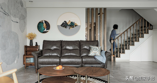 她家很樸素,造型和裝飾也很少,可一進門就把我迷住!太有品味了 她家很樸素,造型和裝飾也很少,可一進門就把我迷住!太有品味了