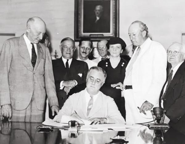 “社會主義”能否救美國? “社會主義”能否救美國?