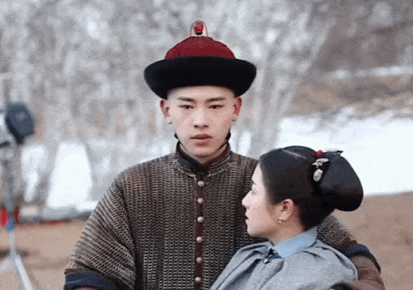 李易峰水桶腰醒目、許凱腫成胖頭魚，顏值再高，發福了也別演古偶