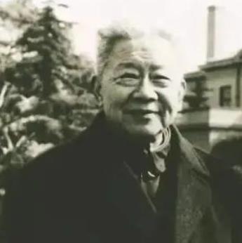 她吞下絕密檔案後遭敵人剖腹，臨危託孤，53年後丈夫和兒女又相聚