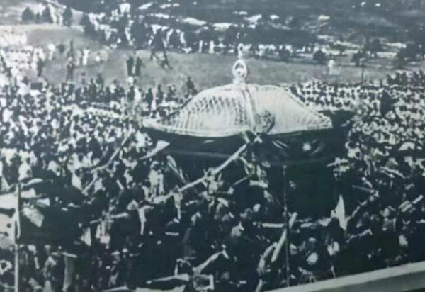 老北京喪禮上的槓夫:三年不開張,開張吃三年 老北京喪禮上的槓夫:三年不開張,開張吃三年