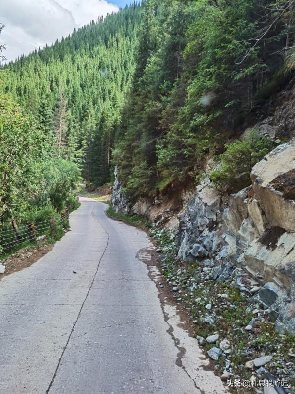 漢EV自駕新疆伊犁，乘坐區間車逛昭蘇打卡點夏塔景區