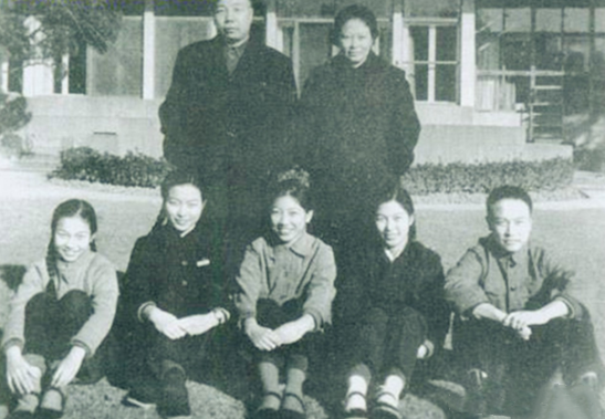 王新蘭和肖華相愛46年，肖華因病逝世後，王新蘭為何自責不已？