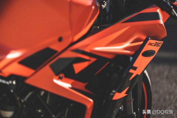 373cc排量僅車重155kg，KTM2022款RC390摩托，配置升級車更輕