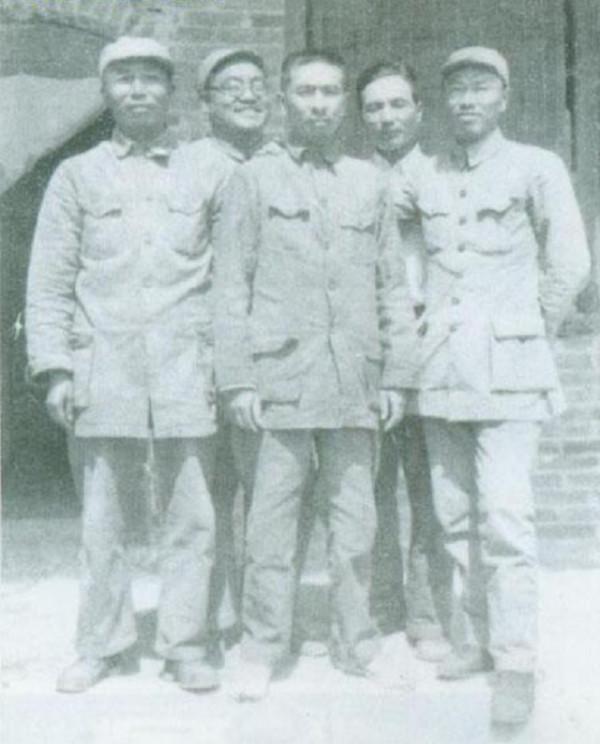 1948年,十縱司令宋時輪“被俘”,國民黨營長來見:我是地下黨員 1948年,十縱司令宋時輪“被俘”,國民黨營長來見:我是地下黨員