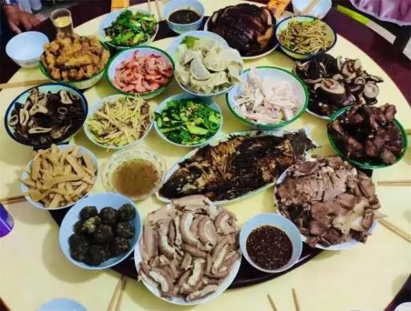 玉溪年味 &vert; 曬曬我家的年夜飯