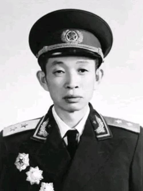 王必成攻打74師師部，到孟良崮頂已無路，一老鄉說：我給你們帶路