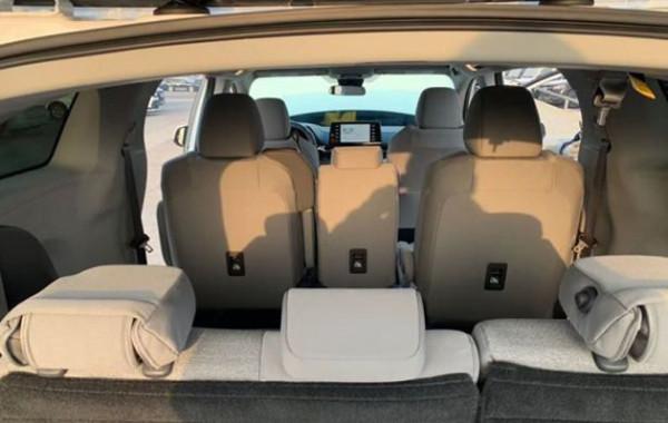 實拍國產豐田賽那入門級車型 車內配置縮水，有望9月21日開啟預售