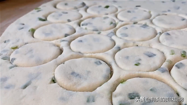 蔥花小發麵餅，不加雞蛋不加油，鬆軟蓬鬆好消化，家人都愛吃
