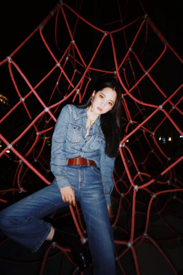 如何穿出少女感？歐陽娜娜完美示範，白色紗裙宛如花仙子