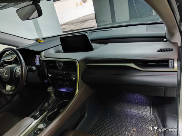 一直被模仿，即將被超越？38萬買輛2.0T的雷克薩斯RX300值嗎