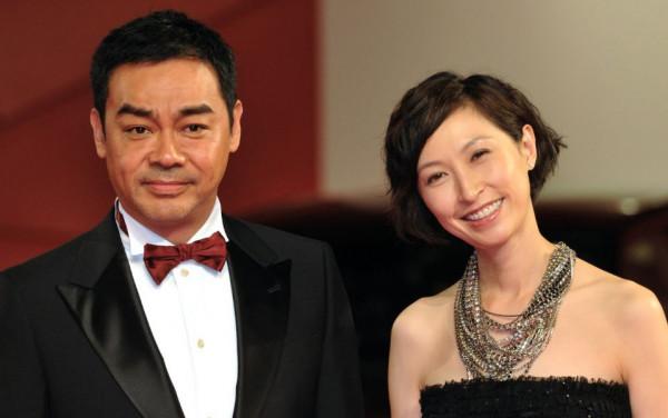 劉青雲夫婦現身菜市場，身家上億打扮樸素，結婚24年無兒女仍恩愛